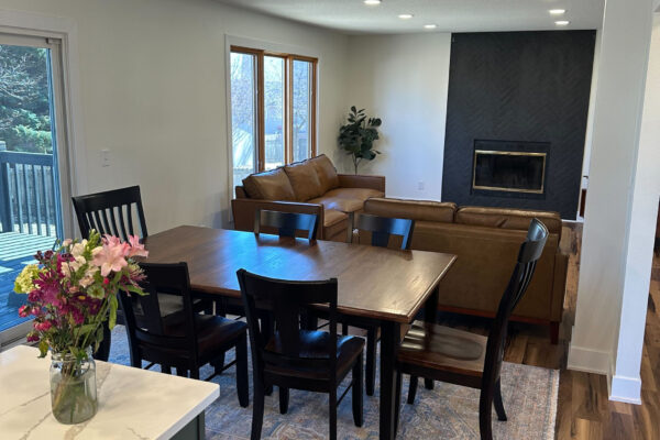 bb7a94_8ee4e2c2f2a545b69183a0816dc90cf9-mv2